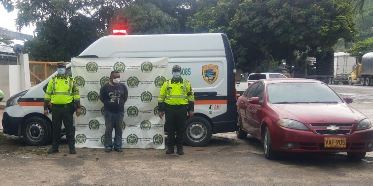 Capturan a hombre que transitaba en carro robado por Zona Bananera.