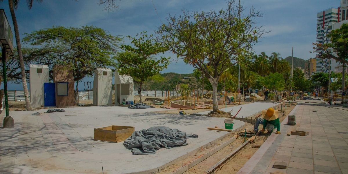 Remodelación en el camellón de El Rodadero 