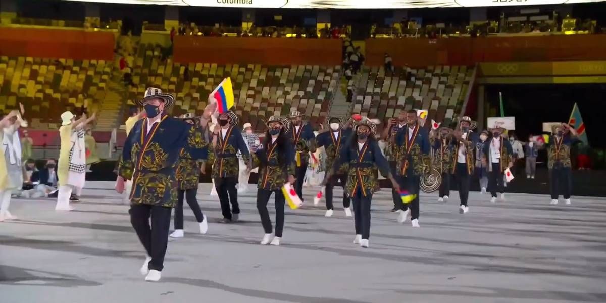 Delegación colombiana desfilando en Tokio.