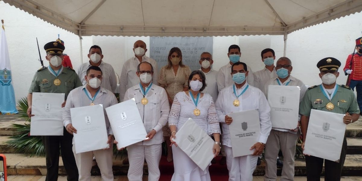 Condecorados con la Cruz de Bastidas.