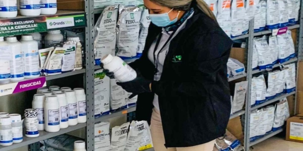 ICA En la Resolución 090832 del 2021 se establecen los requisitos para la comercialización, distribución, almacenamiento de los insumos agropecuarios.