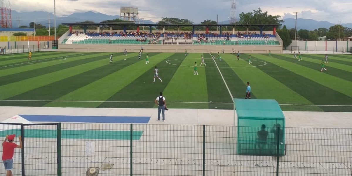 El partido se jugó en el estadio Rafael Castañeda de Fundación. 