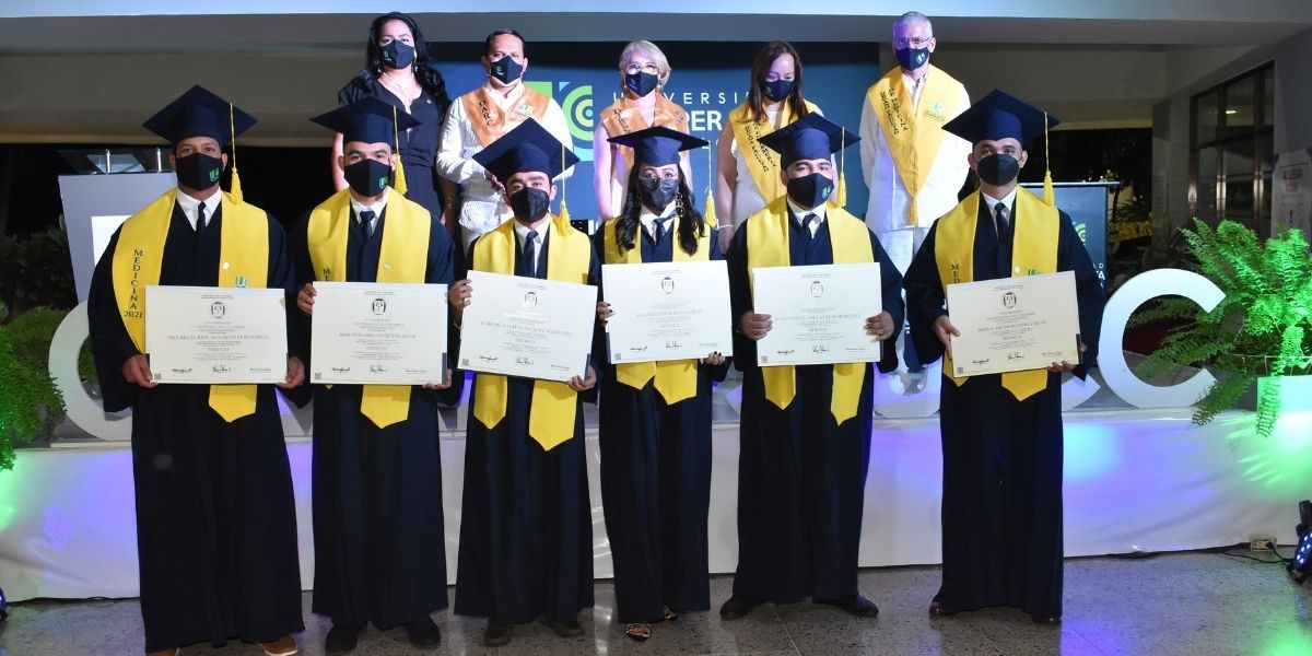 Fueron 42 graduandos quienes recibieron el diploma de manera presencial 