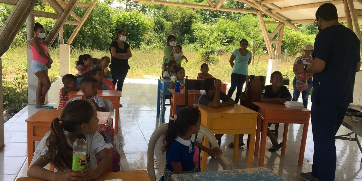 El centro de tareas cuenta actualmente con 15 niños y niñas del barrio La Esmeralda