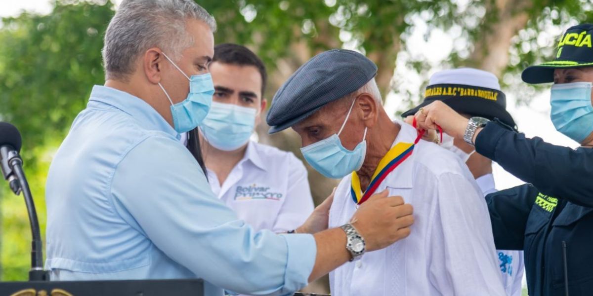 Cortesía El Presidente Iván Duque y el maestro Adolfo Pacheco.
