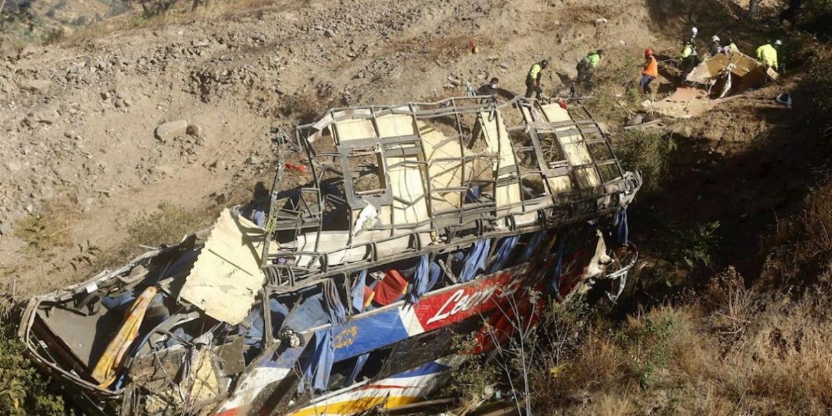 Bus accidentado en Perú.