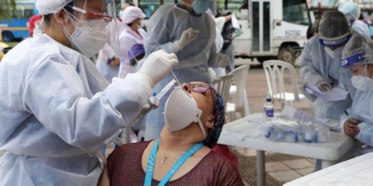Seguimiento Solo hoy, Colombia presentó más de 30 mil nuevos contagios.