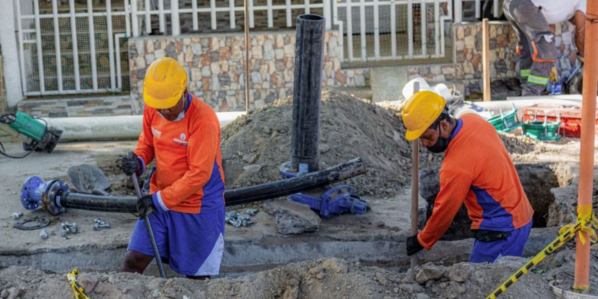 Obras de empalme de acueducto.