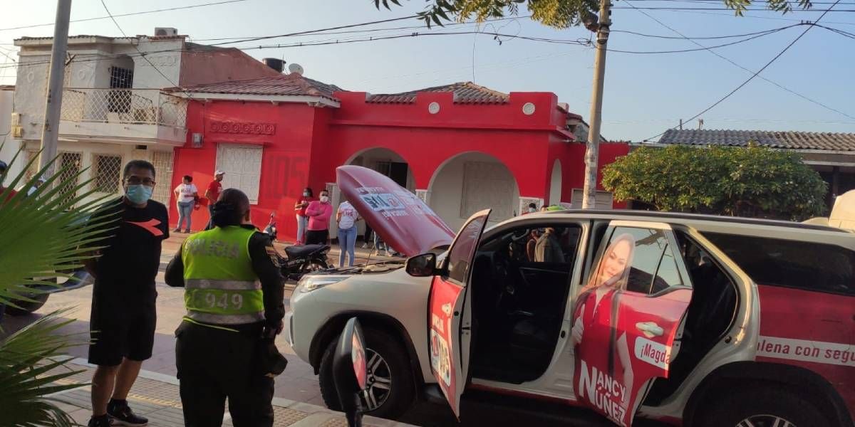 Momento en que las autoridades llegaron al comando de la candidata.