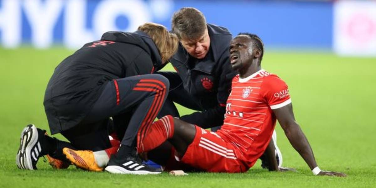 Sadio Mané se lesionó y se pone en riesgo su participación en el Mundial.