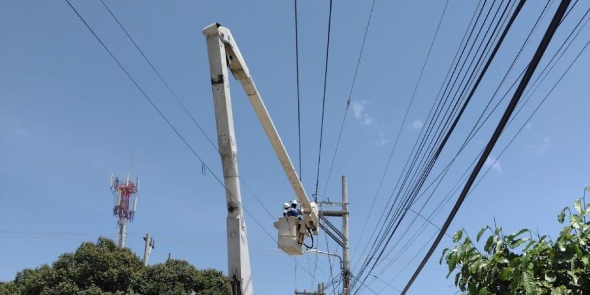 La empresa indicó que a las 4:00 de la tarde se restablecerá el servicio. 