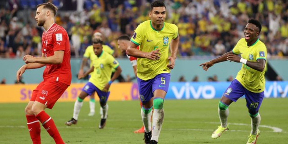 El volante marcó el gol que clasifica a Brasil. 