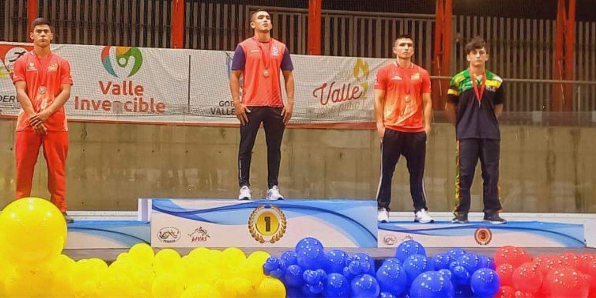 El atleta magdalenense se subiò a lo màs alto del podio. 