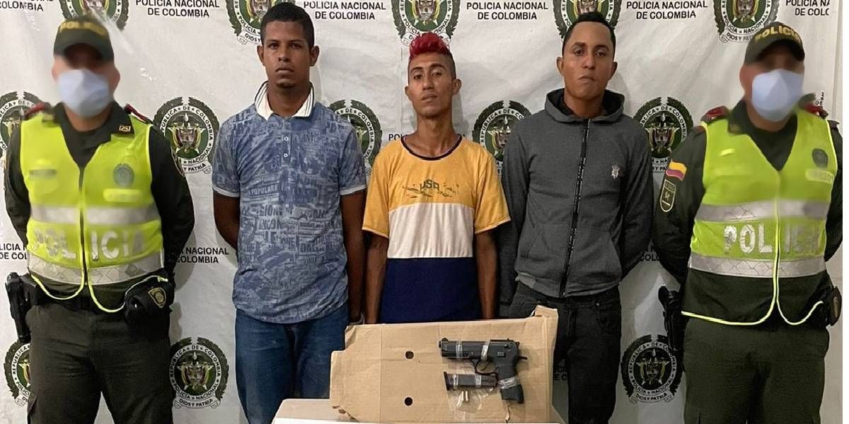En una rápida reacción por parte de las patrullas de los cuadrantes del municipio El Retén, permitieron capturar en flagrancia a estos tres sujetos