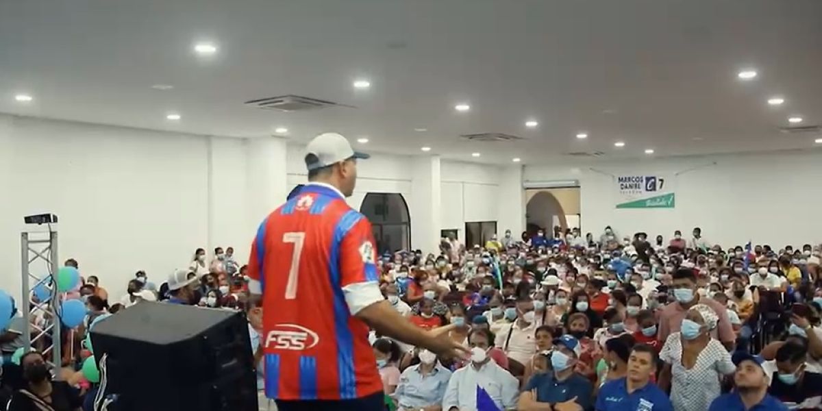 Cortesía Marcos Daniel, durante un discurso convocado por los conservadores en Santa Marta.