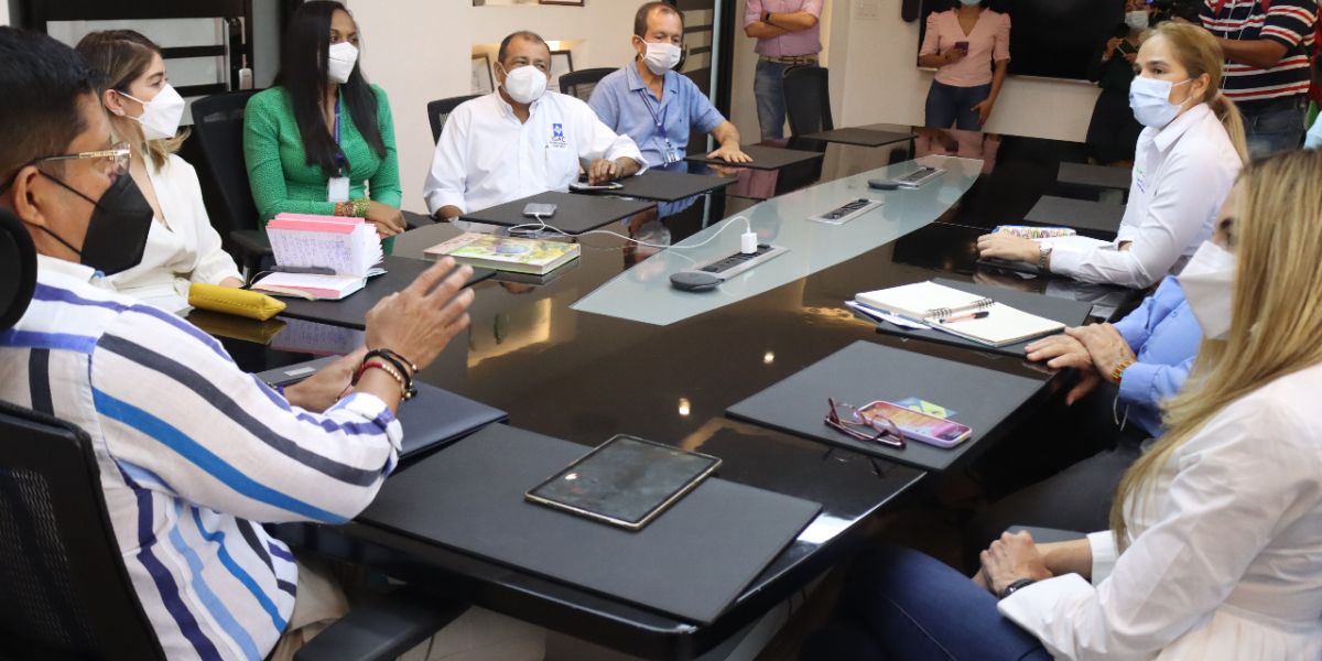 Otras de las actividades contempladas en el acuerdo de intenciones se orientan a realizar capacitación en temas de Sistemas de Información Geográfica.