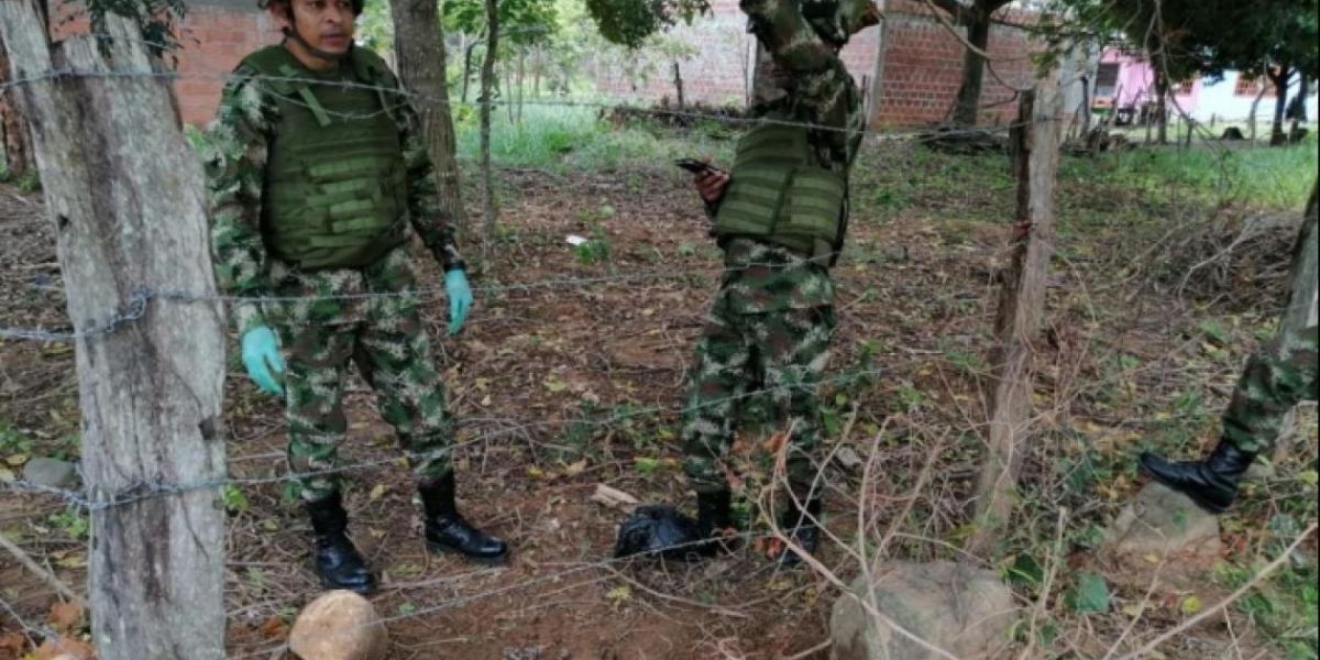 Explosivistas del Ejército tras la desactivación.