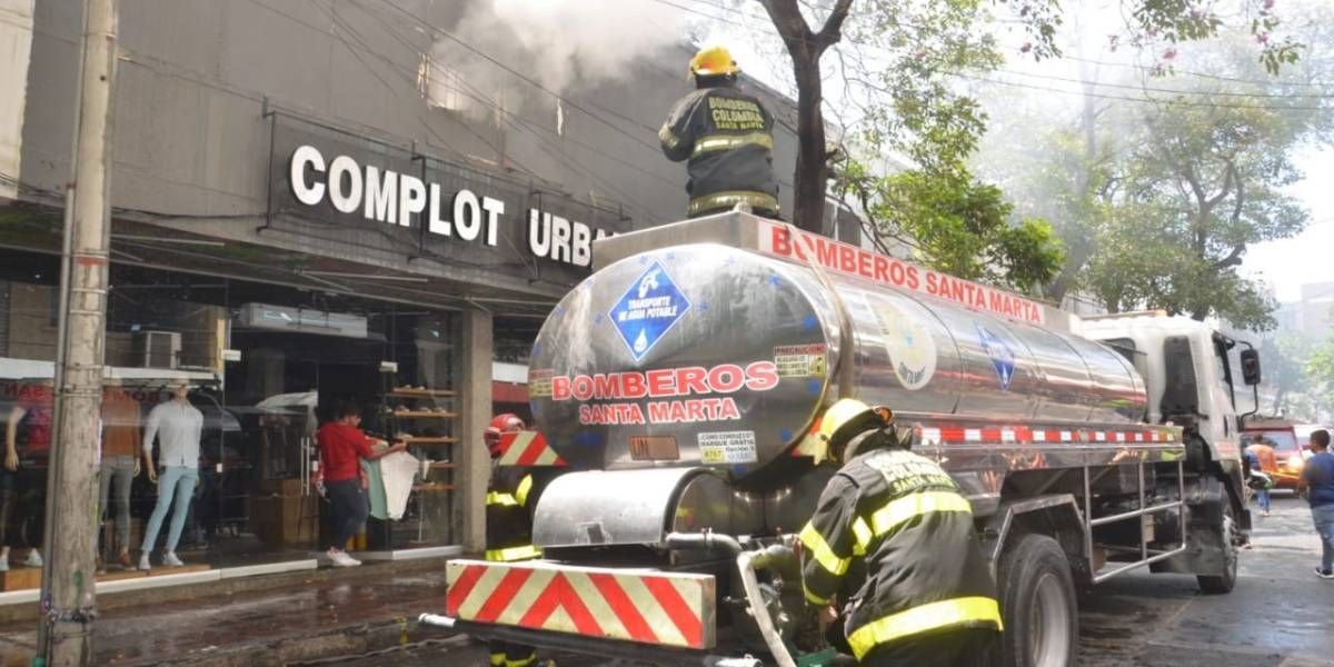 Seguimiento Bomberos atendiendo la emergencia.