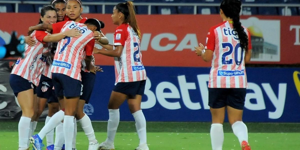 Dimayor Jugadoras de Junior celebran un gol.