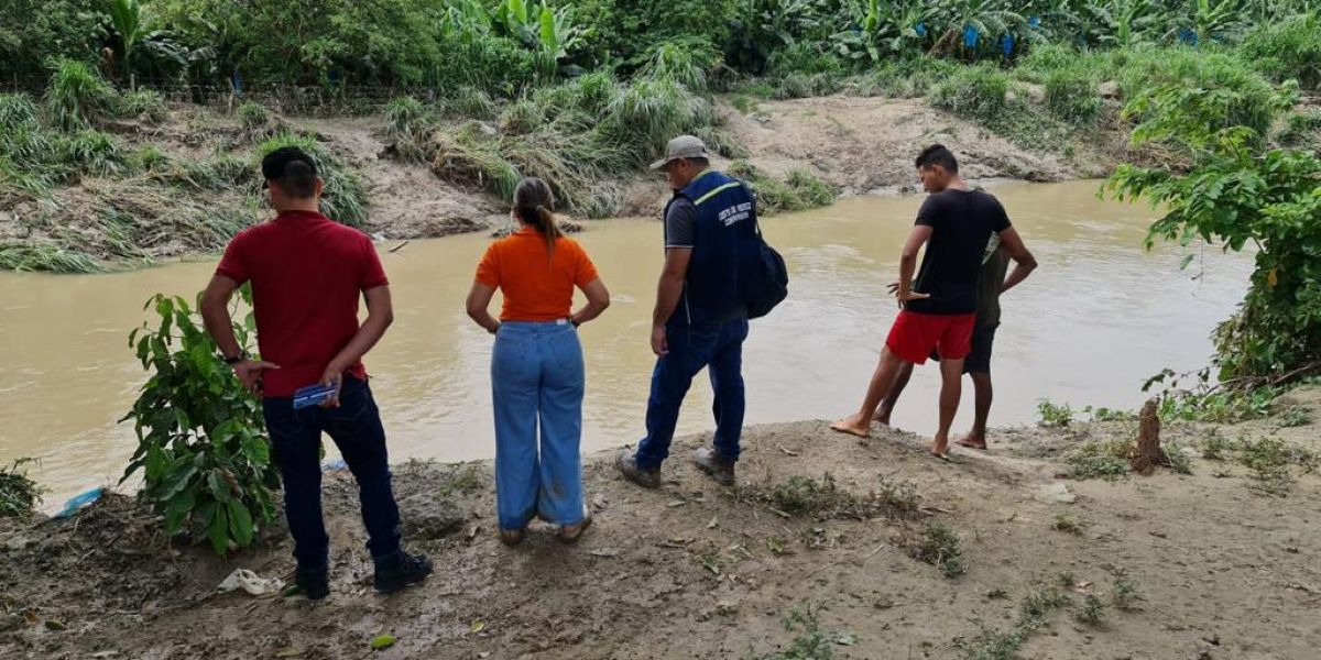 INSPECCIONAN ZONAS AFECTADAS.