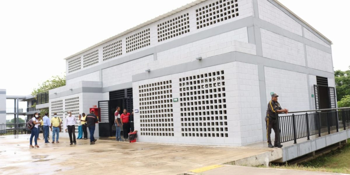 Gobernación del Magdalena. La sede educativa tiene un área construida de 533 metros cuadrados.