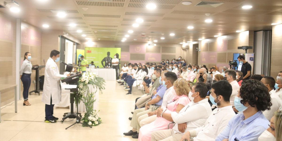 Este evento fue propicio para que los nuevos médicos internos recordaran los principios de su formación profesional.