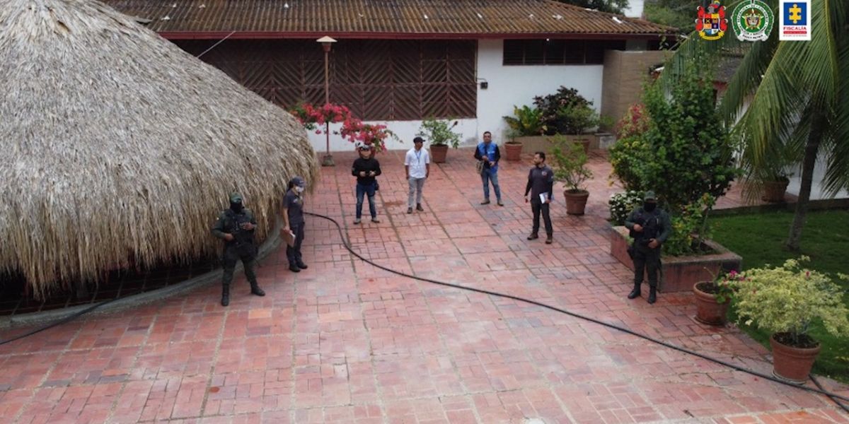 De acuerdo con los elementos de prueba, estos terrenos habrían sido usados como campos de entrenamiento armado por los grupos paramilitares.