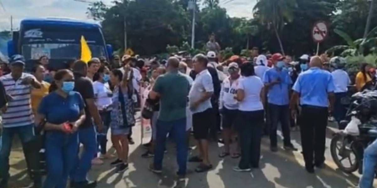 Cierre de las vías por protestas contra la empres de energía Air-e