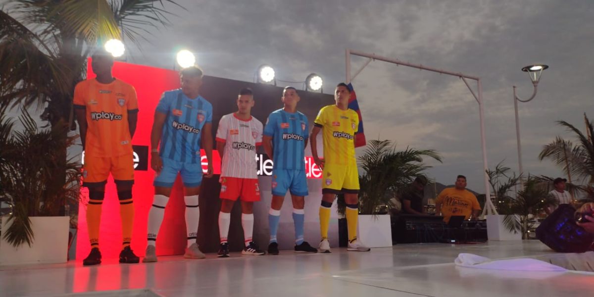 Presentación de la nueva camiseta. 