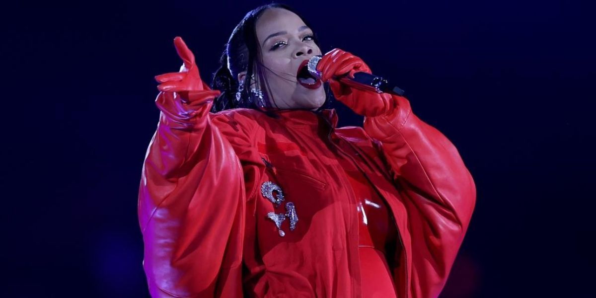 Rihanna Medio Tiempo de Super Bowl 2023.