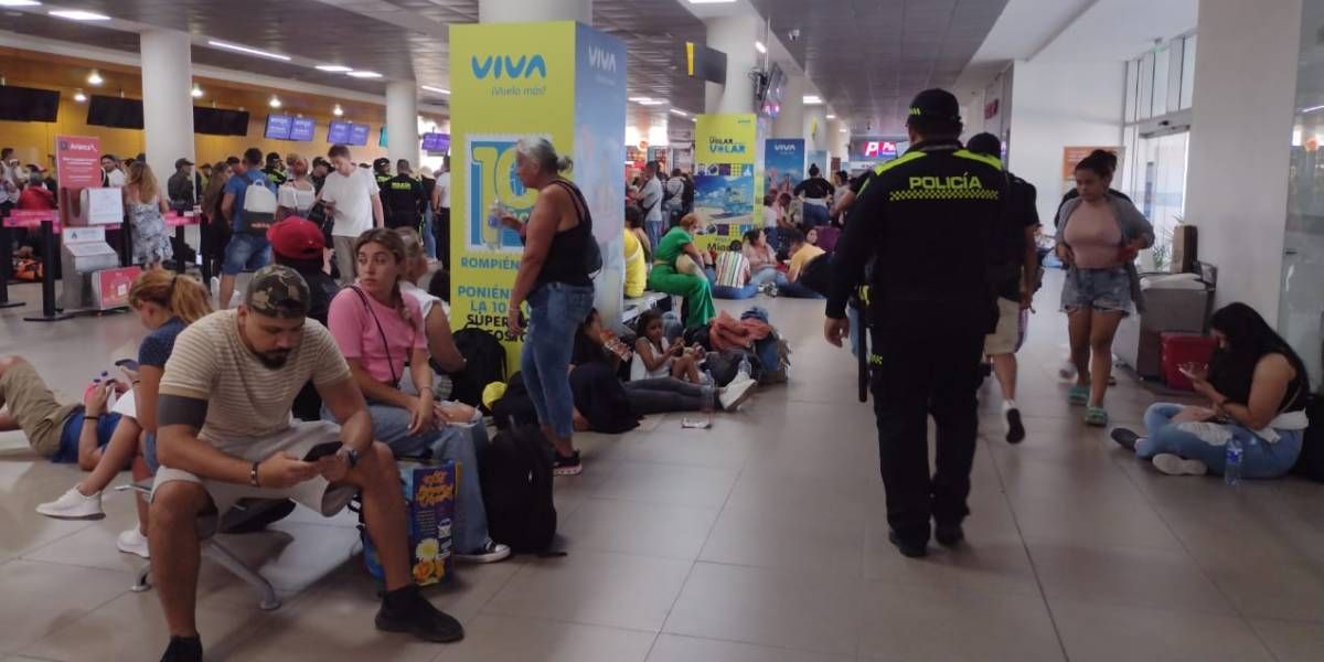 Óscar Mejía - Seguimiento.co Pasajeros en el aeropuerto.