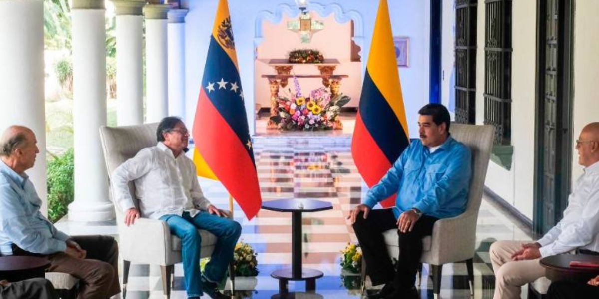 Encuentro entre Petro y Maduro en Caracas Venezuela.