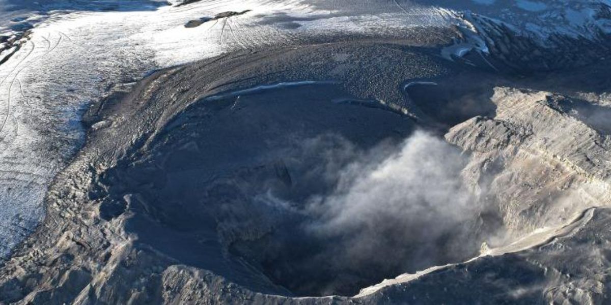 Servicio Geológico Colombiano Actividad en el Volcán Nevado del Ruiz captada este sábado.