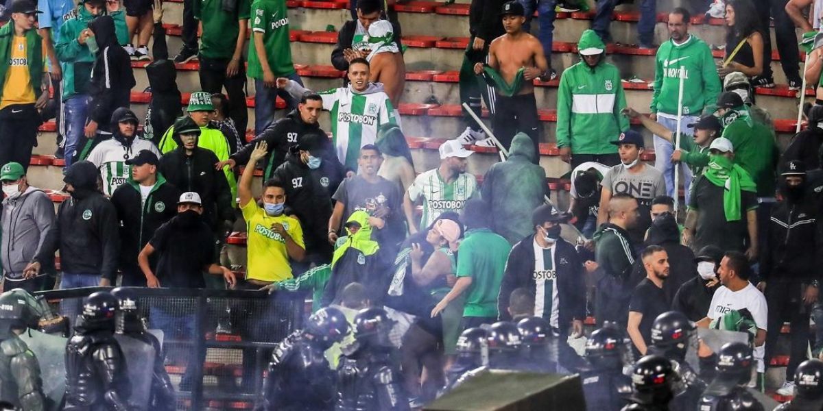 Los disturbios se presentaron en la tribuna sur del estadio Atanasio Girardot.