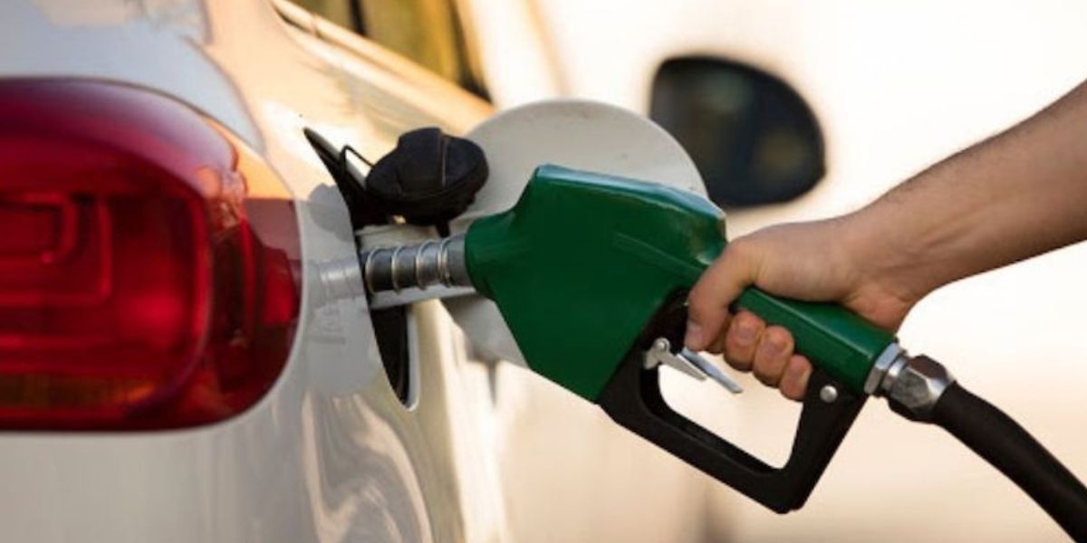 Cortesía Precio de la gasolina aumentó nuevamente este mes.