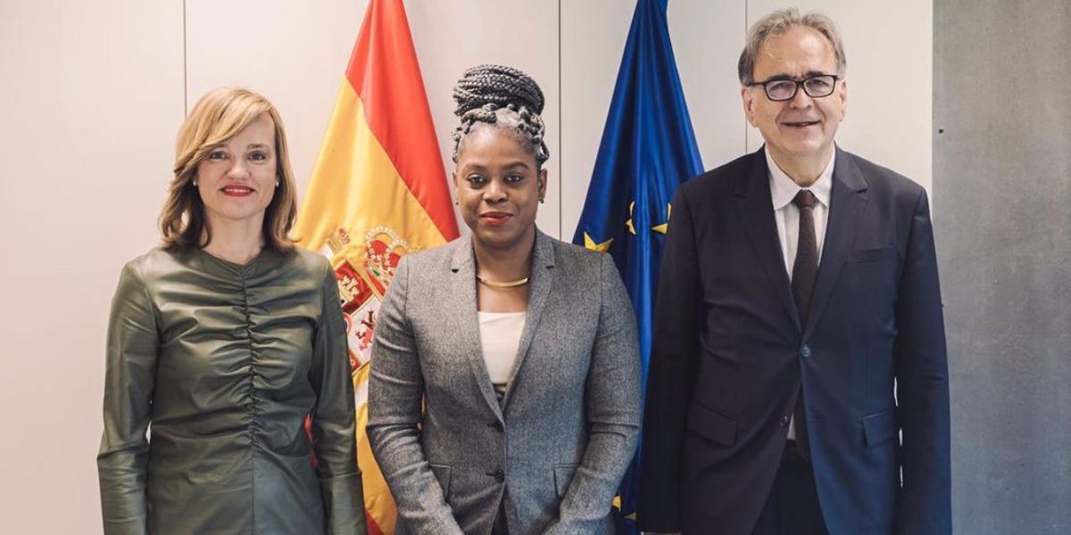 La Ministra de Educación de España, Pilar Alegría junto al Ministro de Universidades, Joan Subirats y la Ministra de Educación de Colombia, Aurora Vergara.