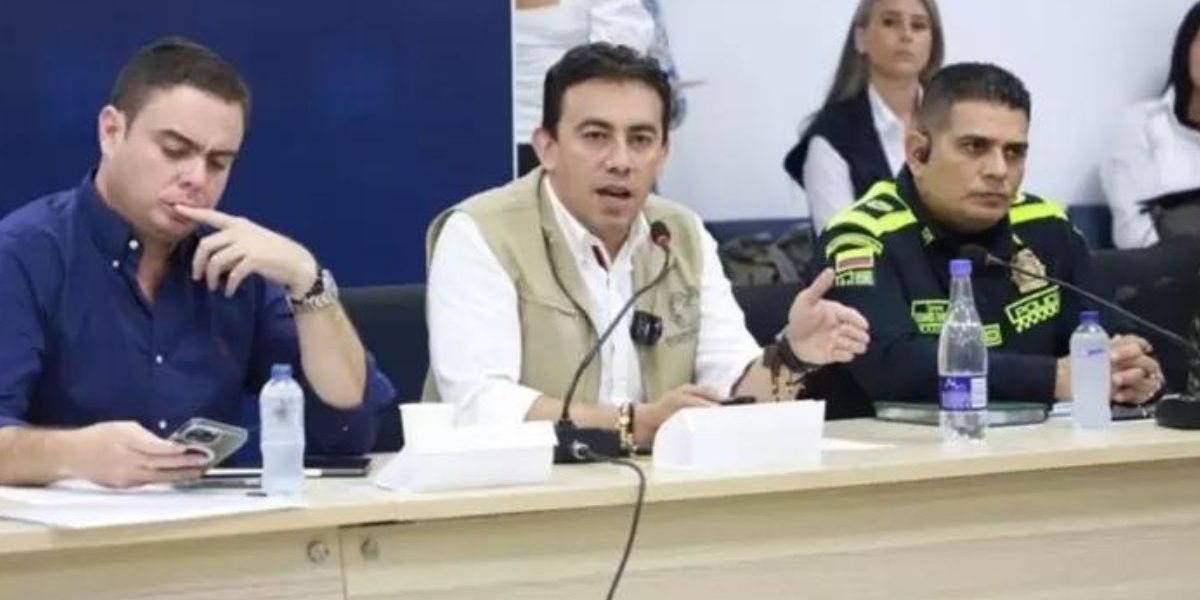 Registraduría. El Registrador Nacional, haciendo el anuncio con autoridades en Valledupar.
