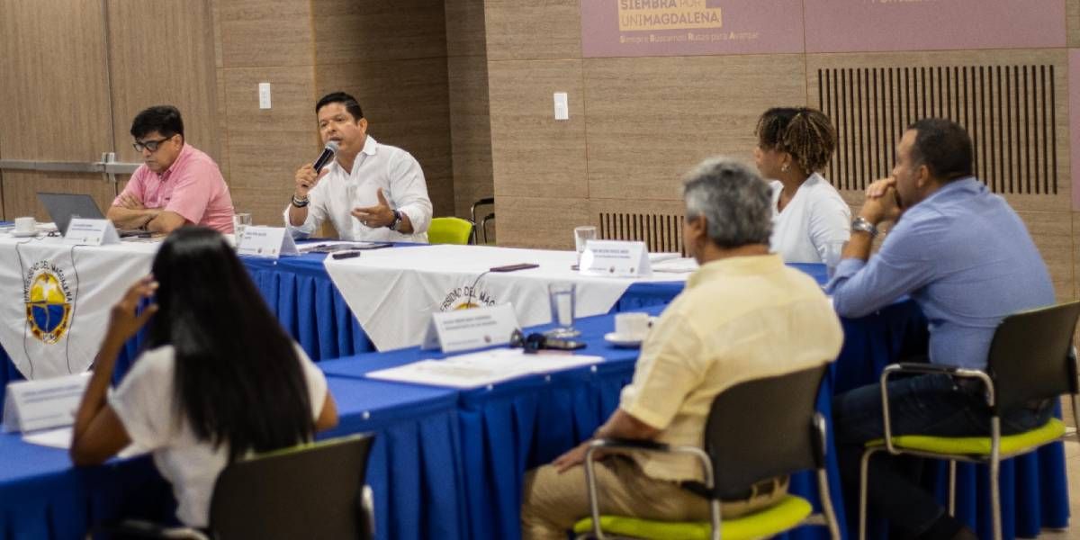 Universidad del Magdalena Rector Pablo Vera sustentando logros ante el Consejo Superior.