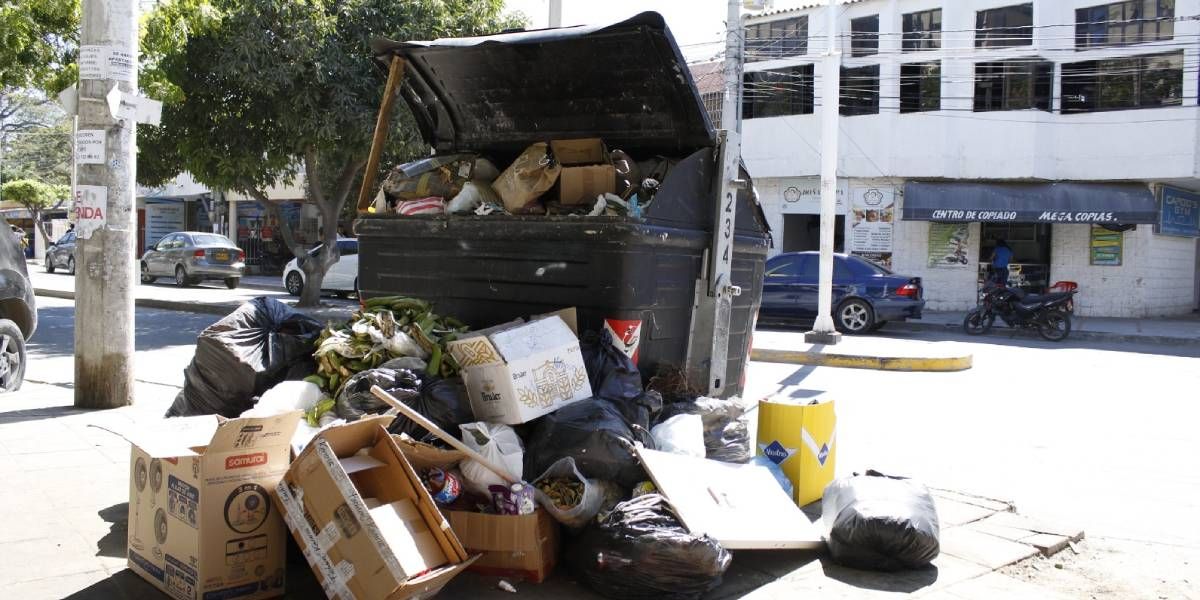 Así lucen algunos contenedores en la ciudad.