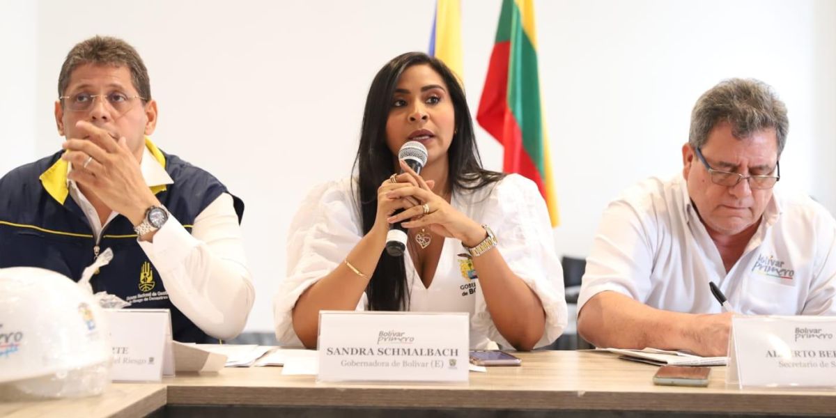 Cortesía La gobernadora (e) de Bolívar, Sandra Smalbach, el director de la OAGRD, José Ricaurte, y el secretario de Salud Alberto Bernal.