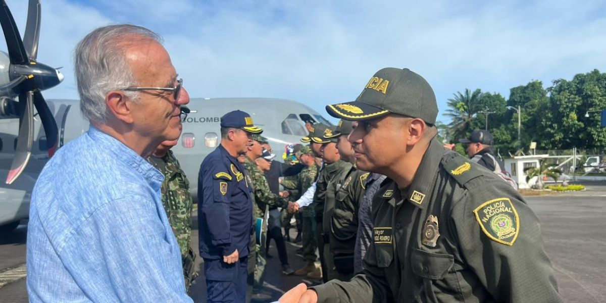 MinDefensa en su visita a Buenaventura.