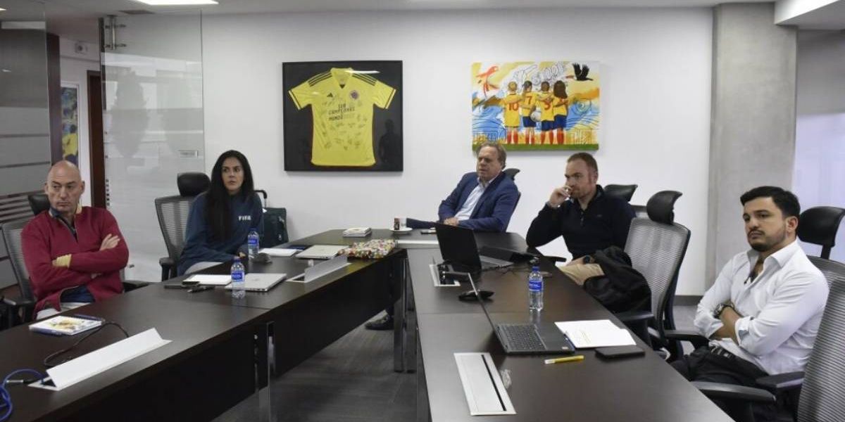 Reunión entre directivos de la FCF y la FIFA.