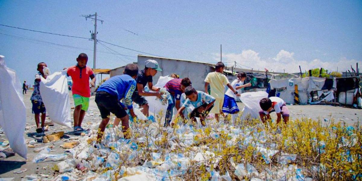 Gobernación Recolección de residuos plásticos en Tasajera.
