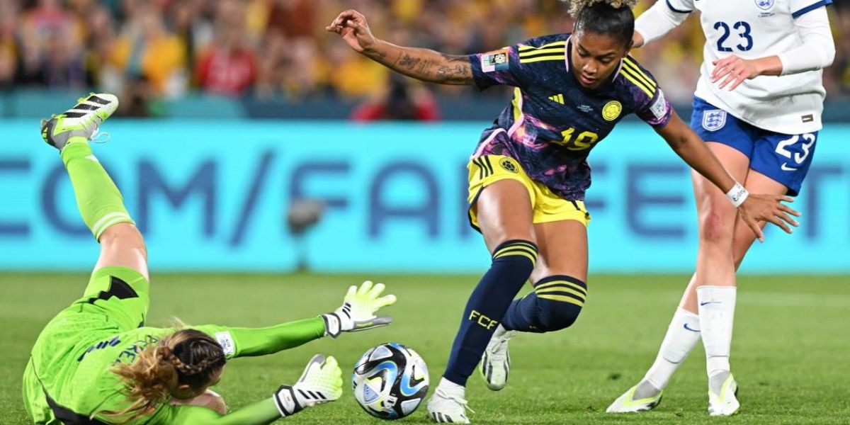Acción del partido Colombia - Inglaterra.