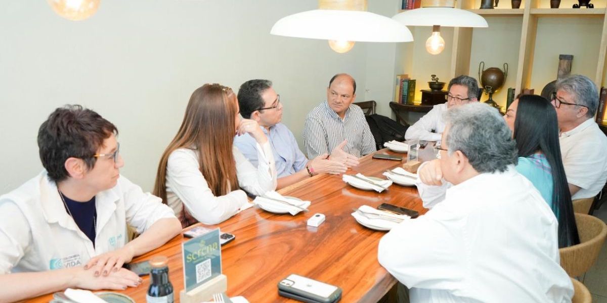 Reunión sostenida entre el mandatario departamental y delegados del gobierno nacional