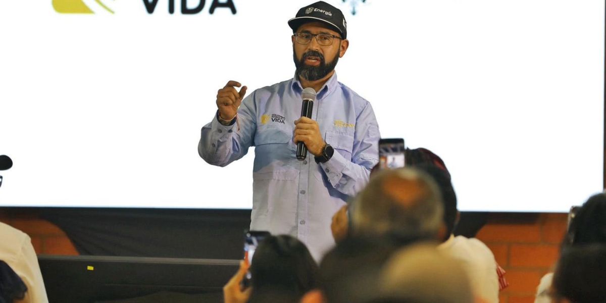 Ministro de Minas y Energía, Andrés Camacho.