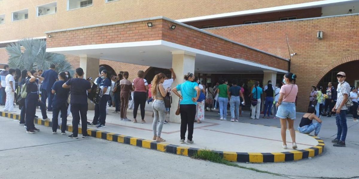 Seguimiento Pacientes y personal tuvo que ser evacuado.