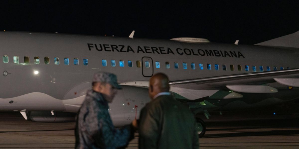 Vuelo con 104 personas entre ellas niños y animales domésticos. 