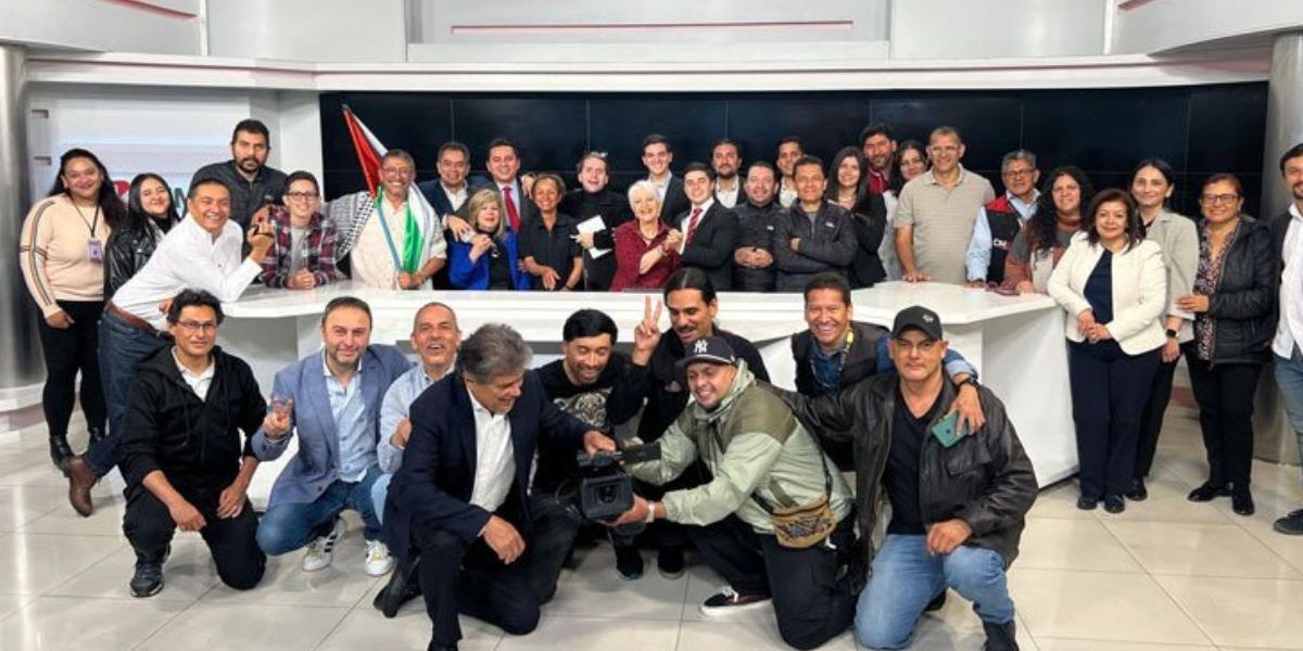 Cortesía La Opinión Equipo periodístico de CM&