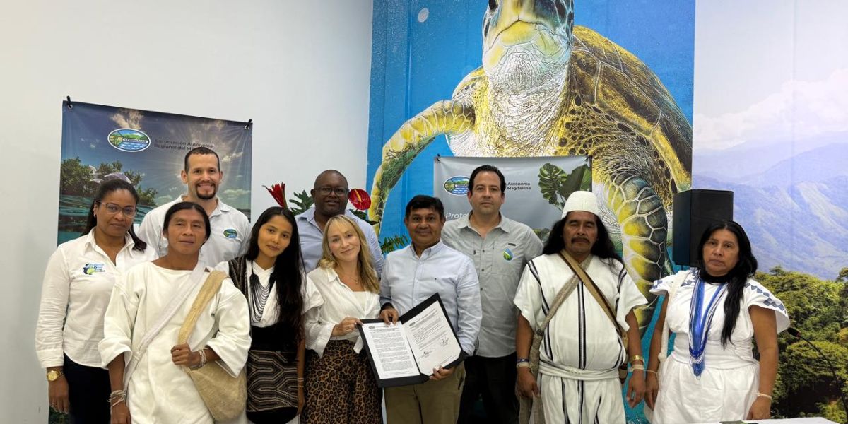 seguimiento. La alianza incluye monitoreo con comunidades, restauración de ecosistemas y un plan para conservar la cotorra de Santa Marta.